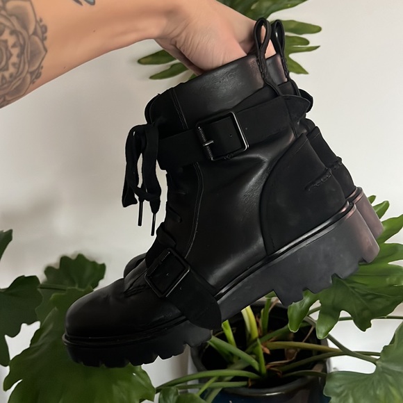 UGG combat boots vegan - Picture 3 of 5
